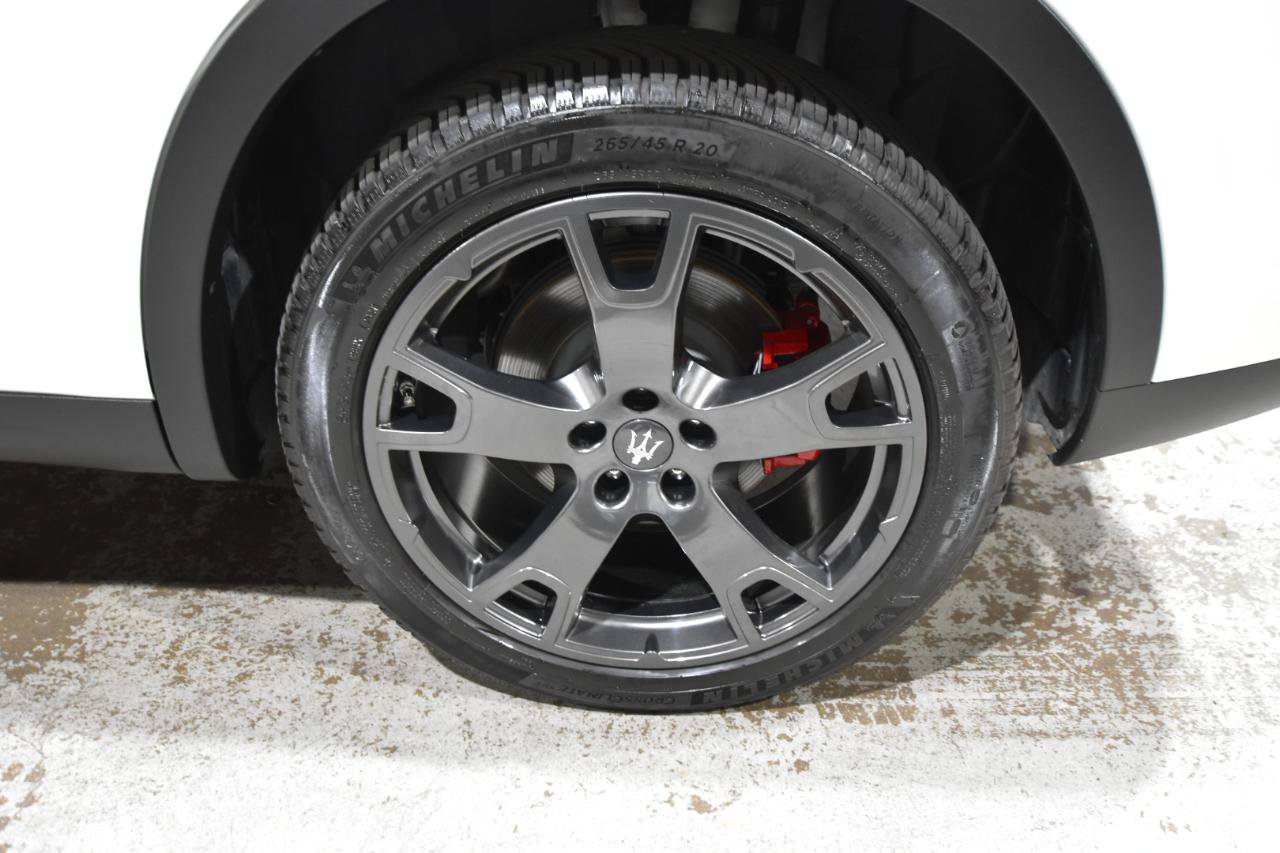 Used 2018 Maserati Levante AWD/4WD image 60