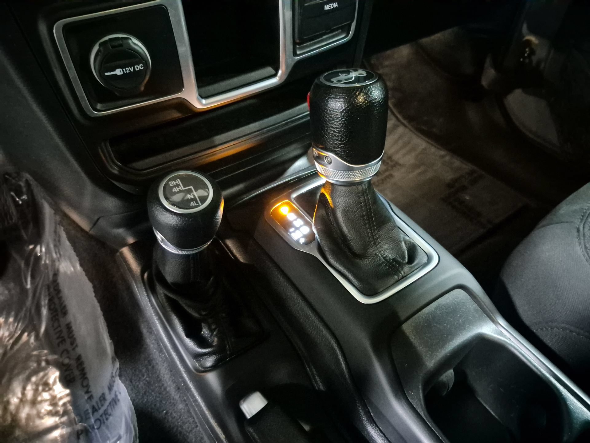 Used 2018 Jeep Wrangler Unlimited Sport AWD/4WD image 16