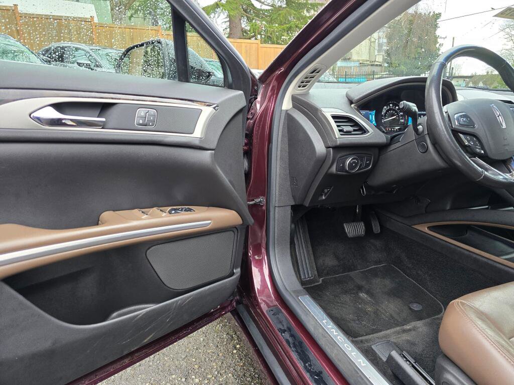 Used 2013 Lincoln MKZ Hybrid image 20