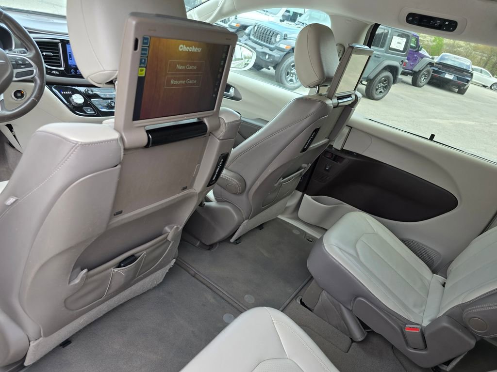 Used 2017 Chrysler Pacifica Touring-L Plus image 26