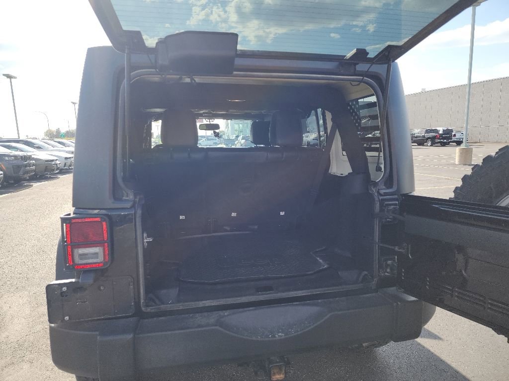 Used 2017 Jeep Wrangler Unlimited Rubicon w/ Dual Top Group AWD/4WD image 8