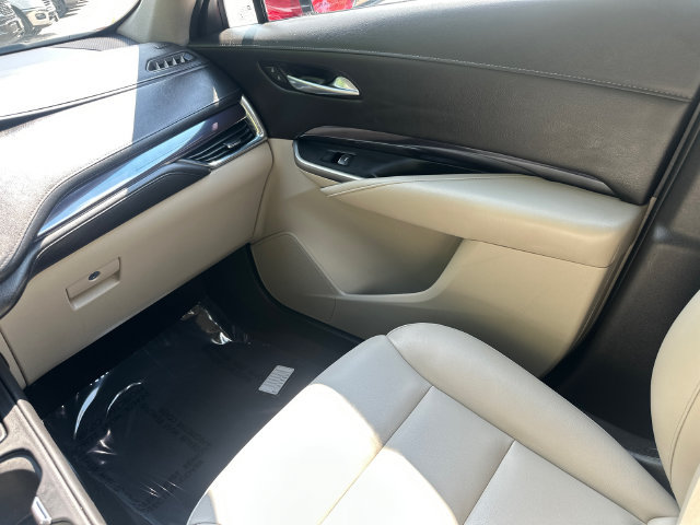 Used 2023 Cadillac XT4 Luxury w/ LPO, Onyx Lite Package AWD/4WD image 23