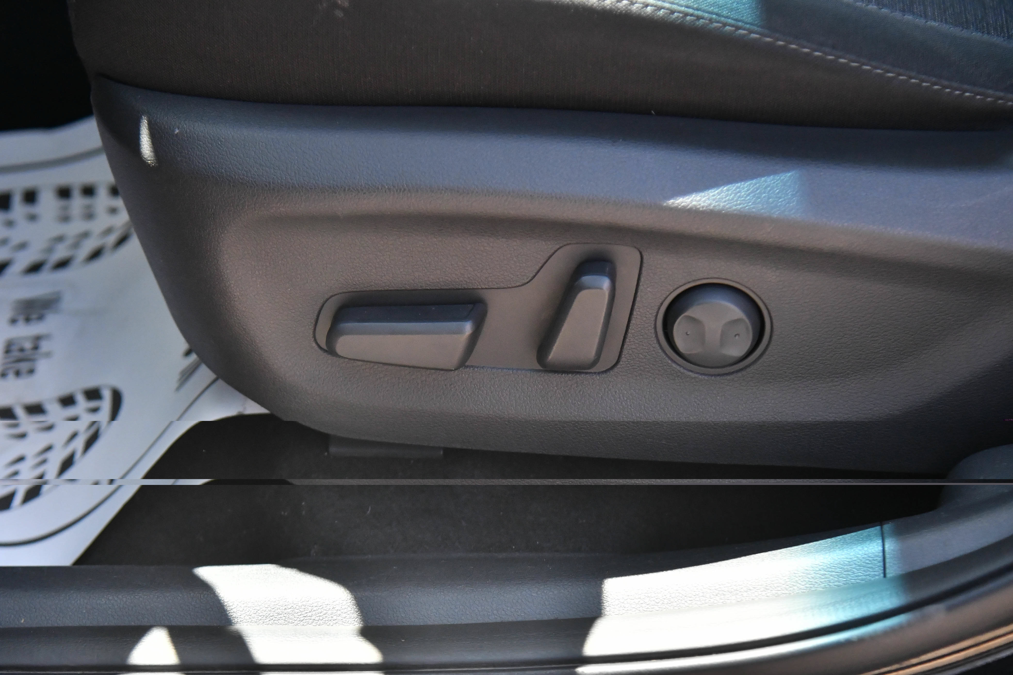 Used 2023 Hyundai Kona SE w/ Cargo Package FWD image 17