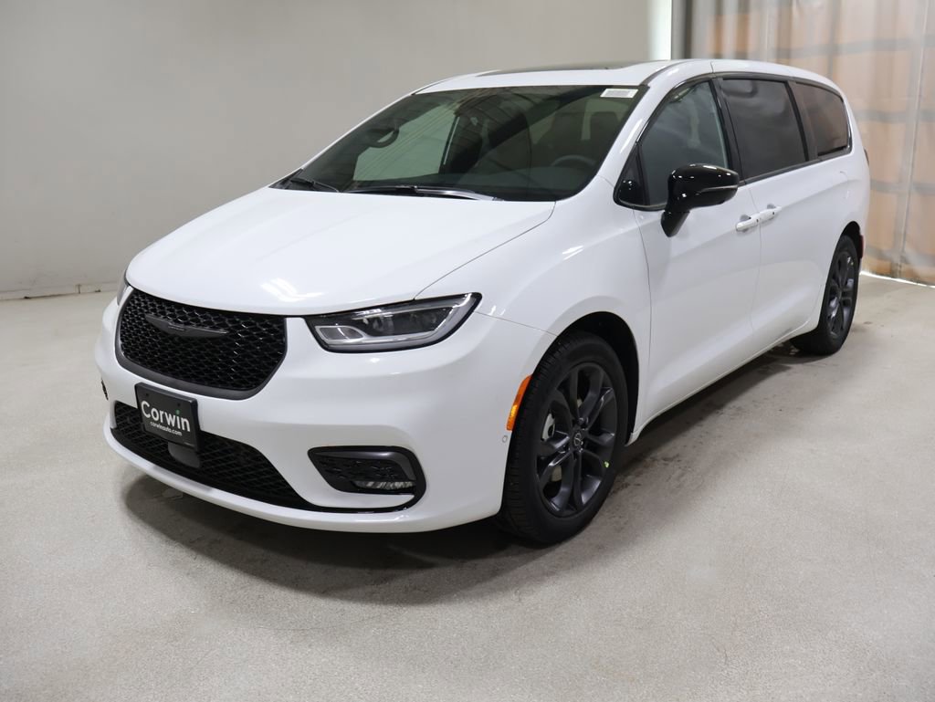 New 2026 Chrysler Pacifica Select image 3