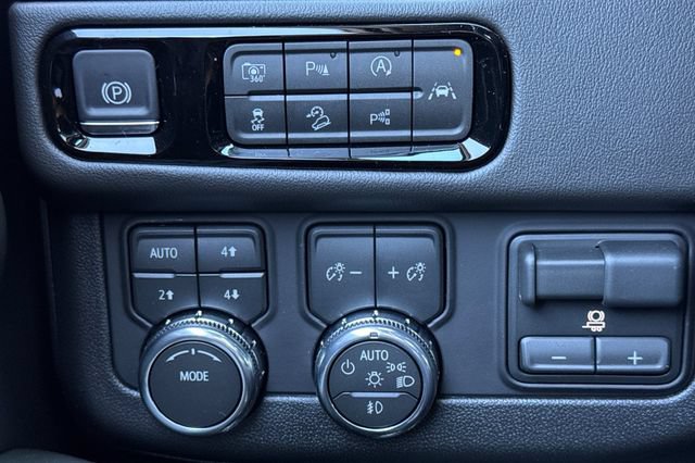New 2026 GMC Yukon Elevation w/ Elevation Premium Package AWD/4WD image 34