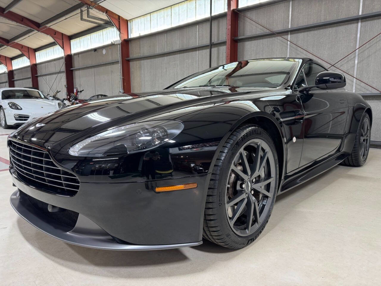 Used 2015 Aston Martin V8 Vantage GT image 32