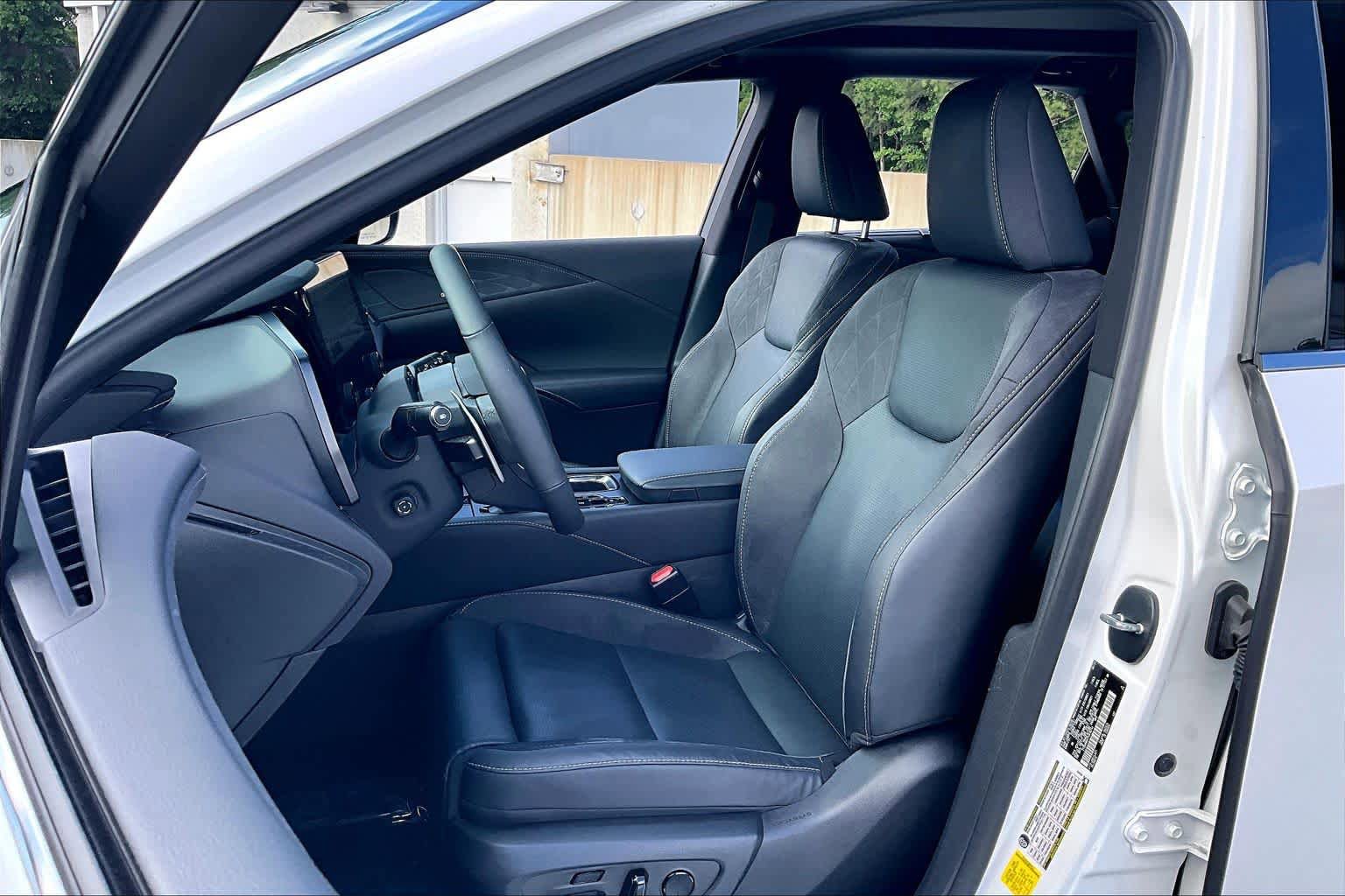 Used 2023 Lexus RX 350 FWD w/ Cold Area Package image 8