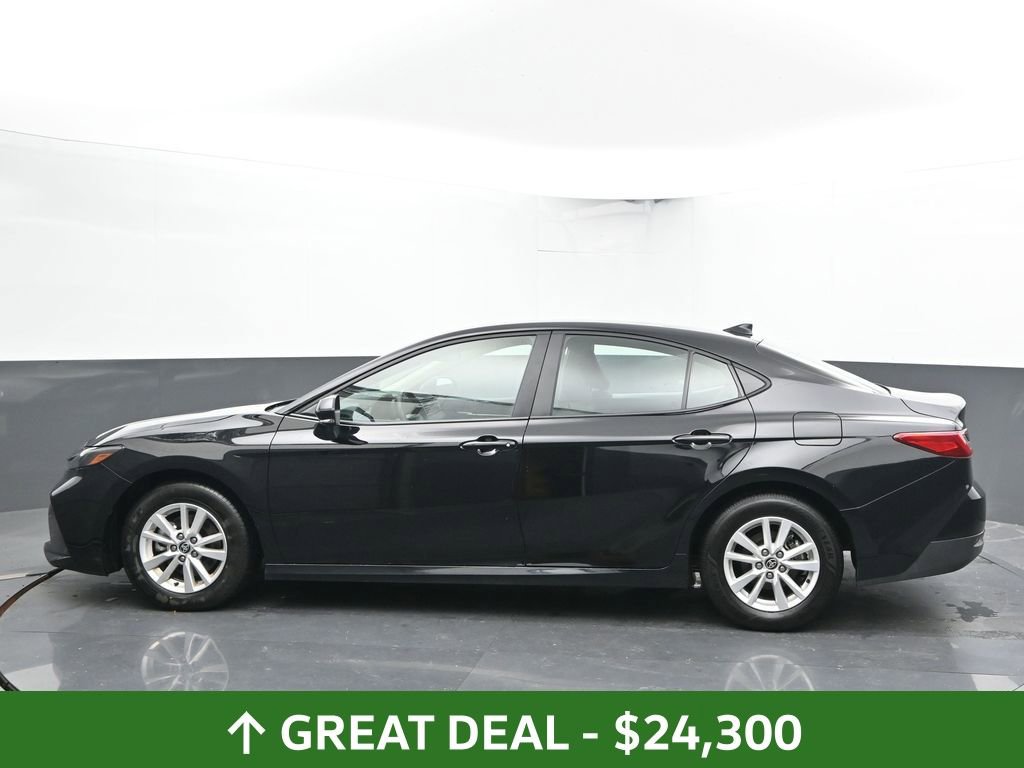Used 2025 Toyota Camry LE image 9