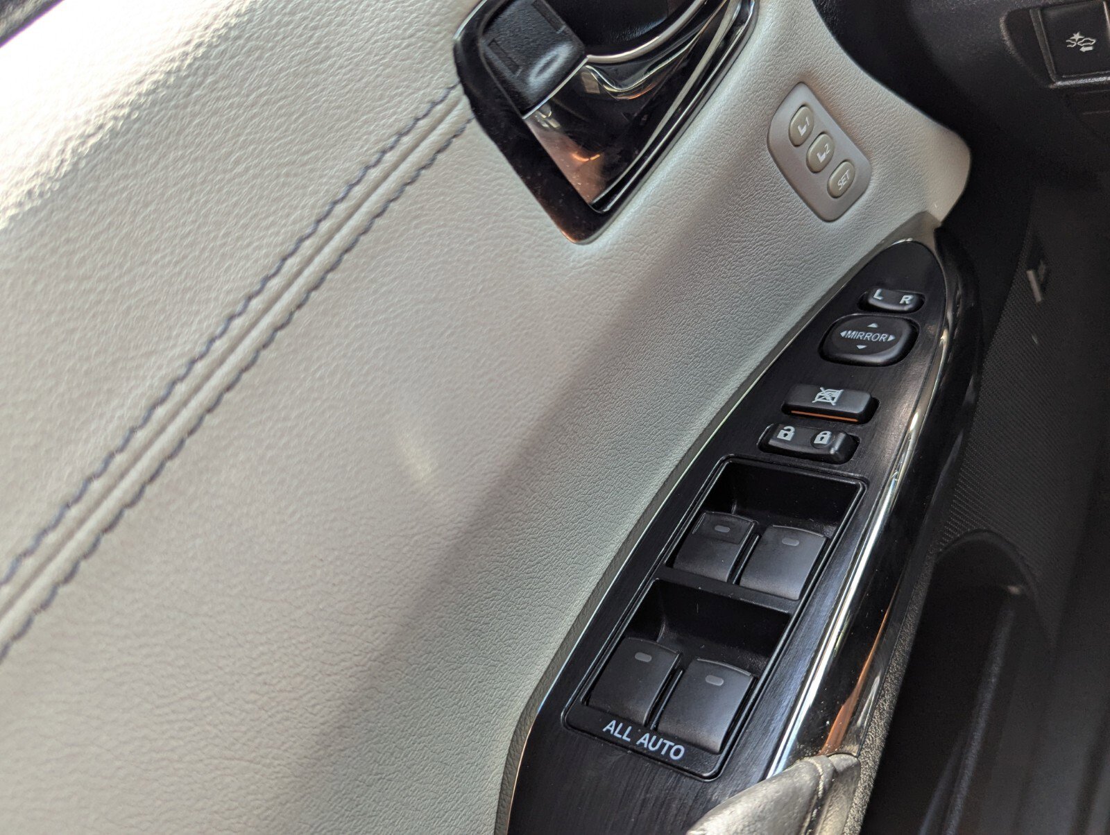 Used 2016 Toyota Avalon Limited w/ Toyota Safety Sense Package FWD image 41