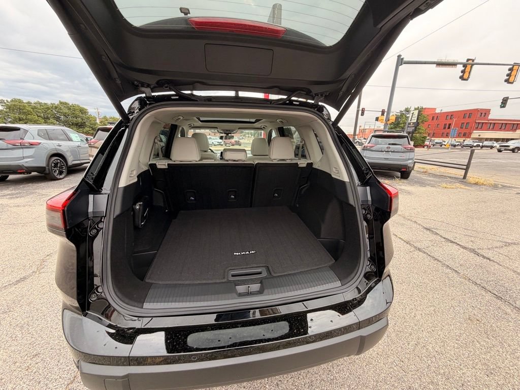 New 2026 Nissan Rogue Dark Armor FWD image 6