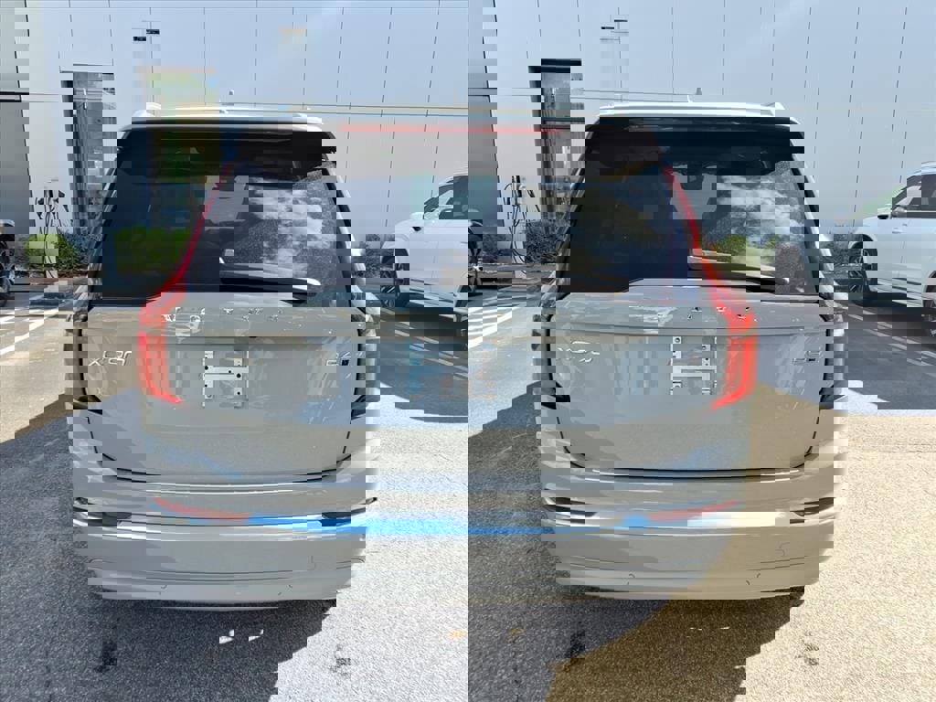 New 2026 Volvo XC90 B6 Plus w/ Protection Package Premier image 4