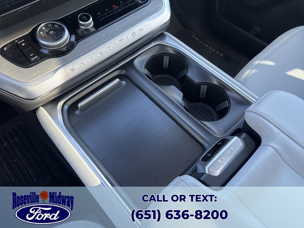 Used 2025 Ford Expedition Platinum image 16