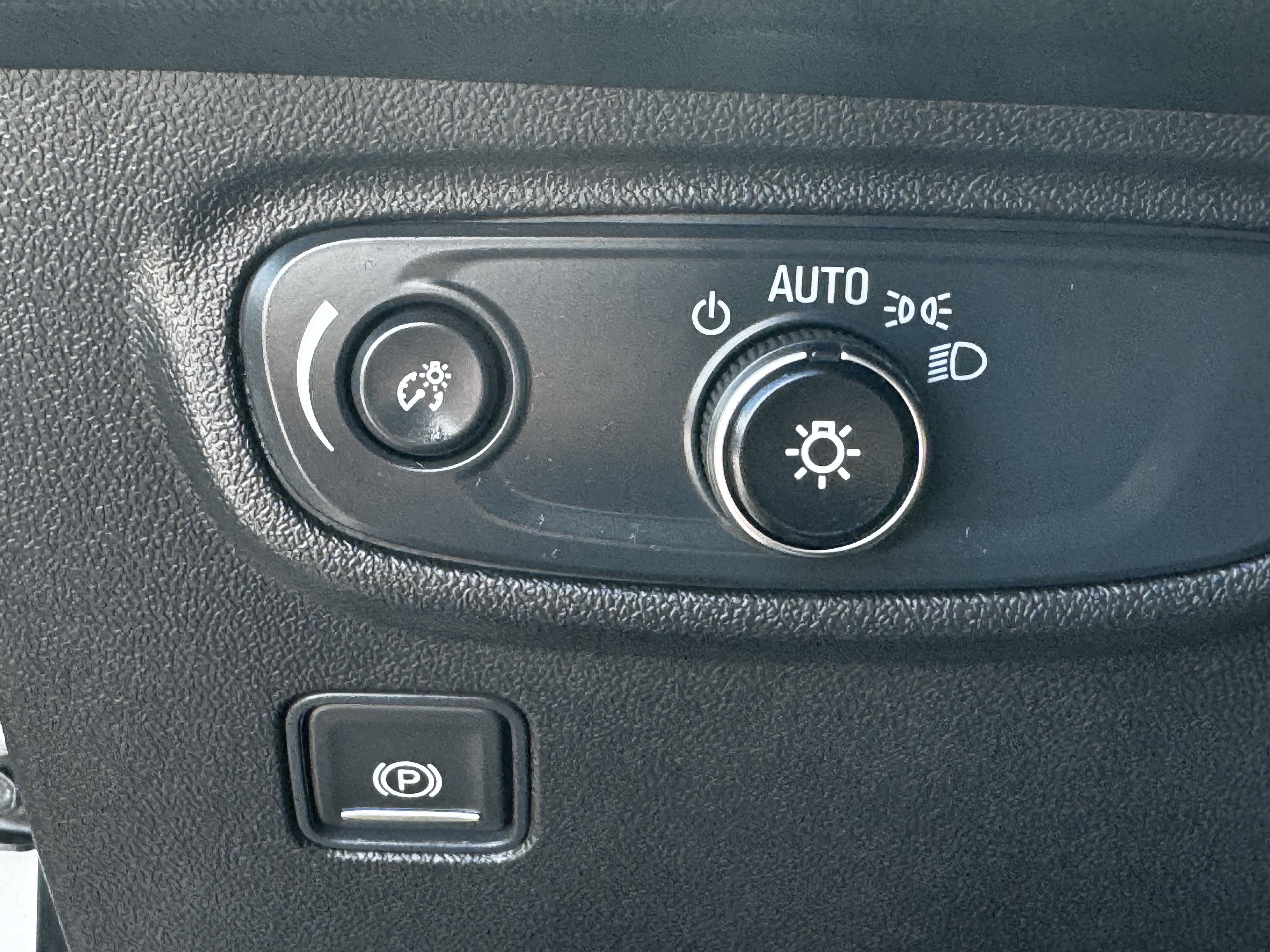 Used 2024 GMC Terrain SLE FWD image 21