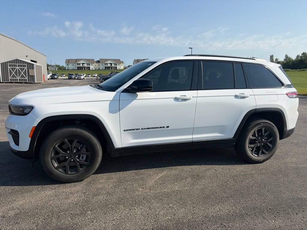 Used 2024 Jeep Grand Cherokee Altitude