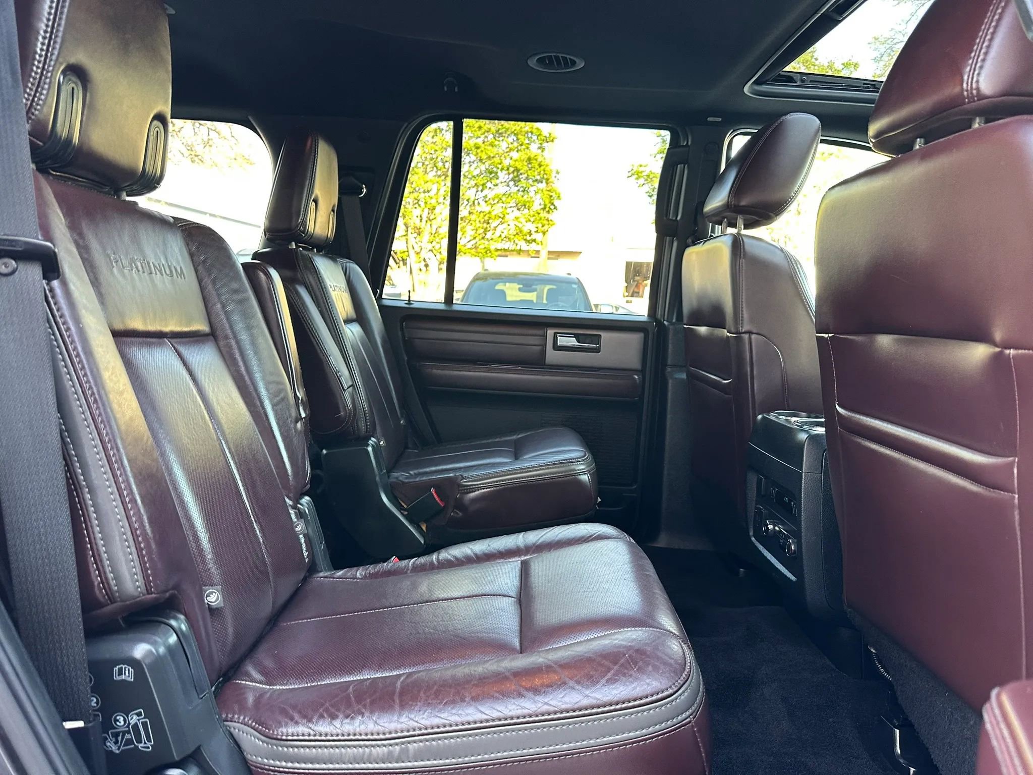 Used 2015 Ford Expedition Platinum image 31