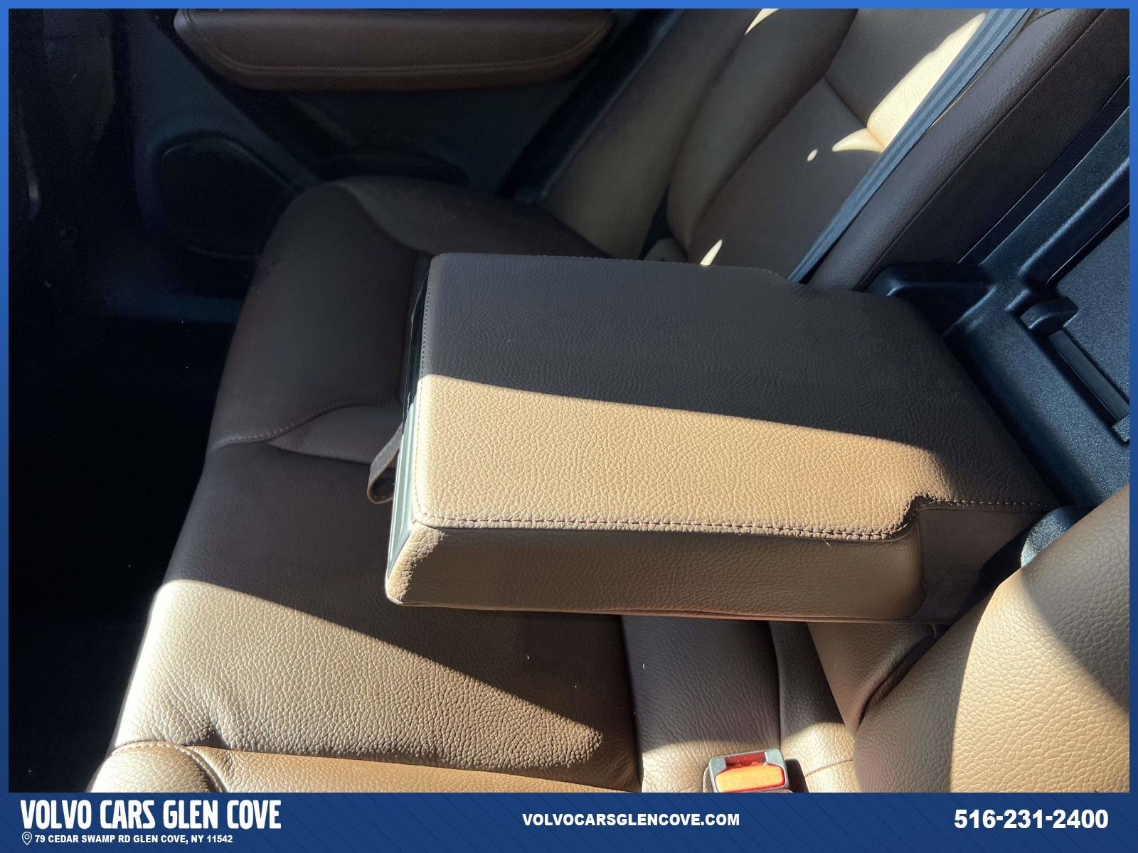 Used 2022 Volvo XC60 B5 Momentum w/ Climate Package image 10