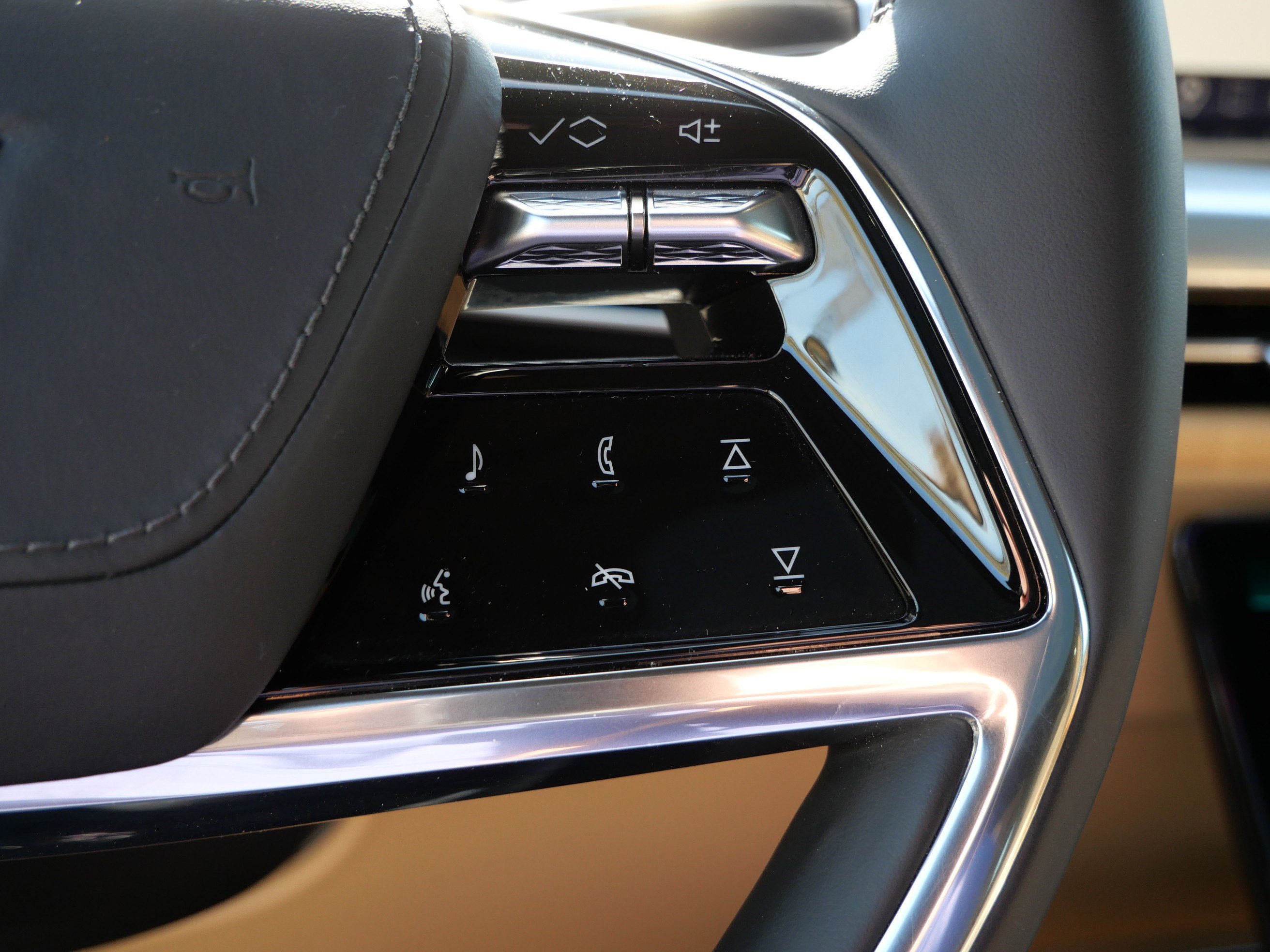 Certified 2025 Cadillac Escalade IQ Sport 2 AWD/4WD image 31