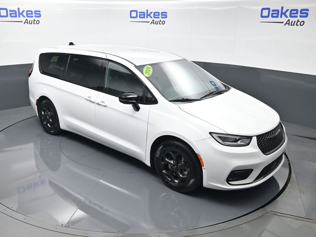 Used 2024 Chrysler Pacifica Select image 47
