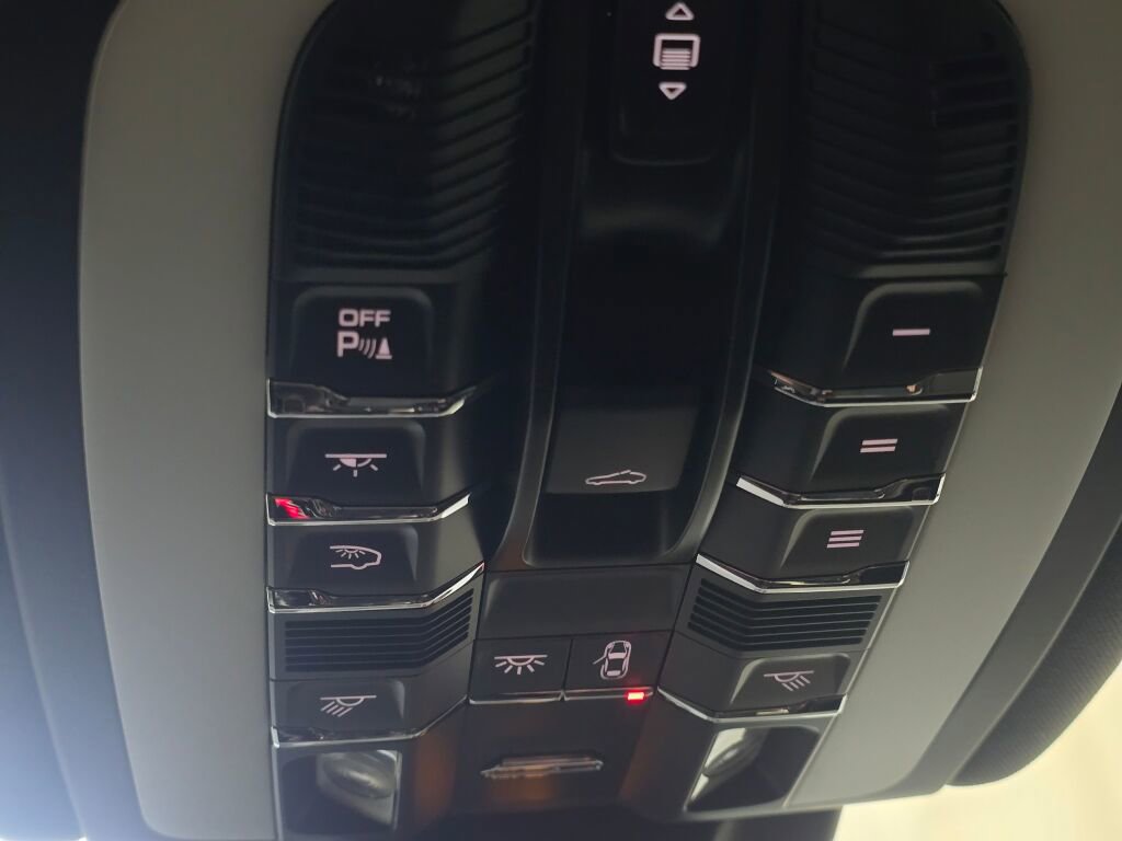 New 2026 Porsche Macan S image 47