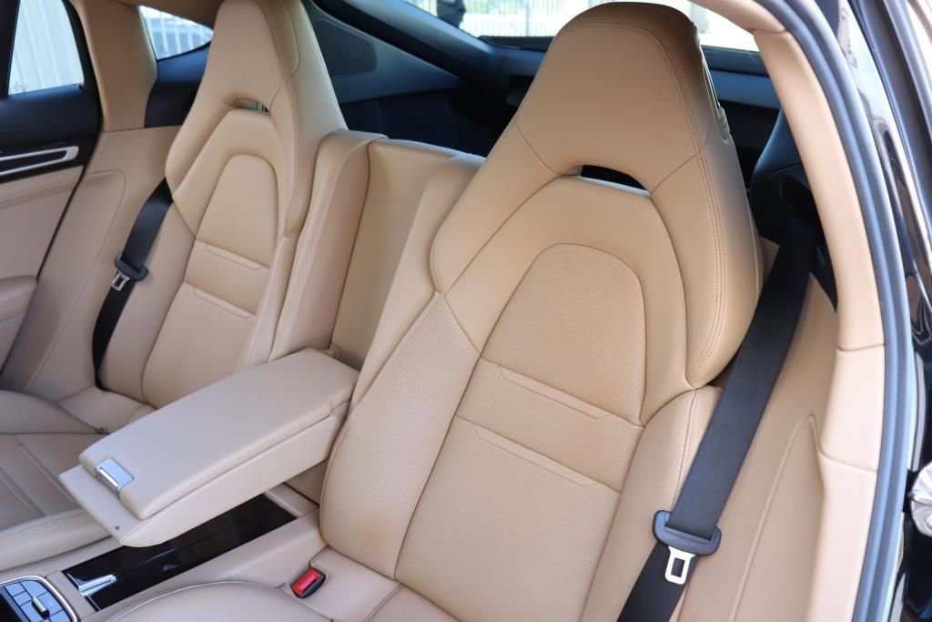 Used 2018 Porsche Panamera 4 image 18