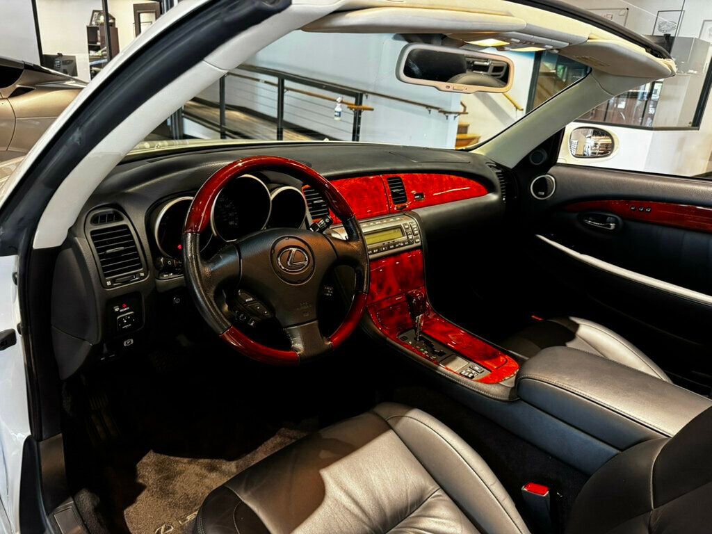 Used 2005 Lexus SC 430 Convertible image 10