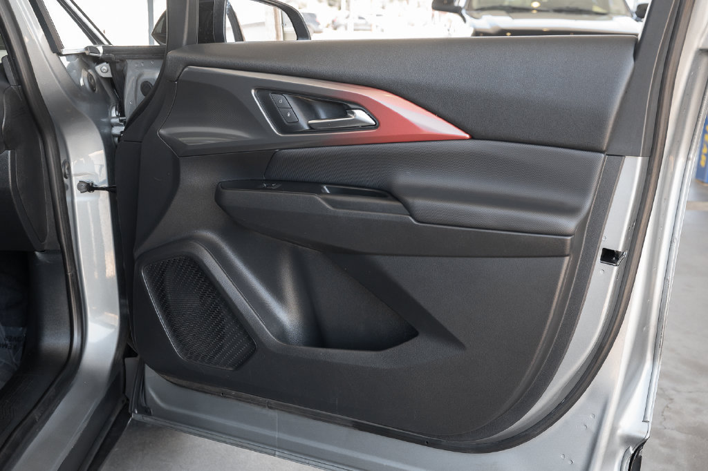 Used 2024 Chevrolet Equinox EV RS FWD image 39