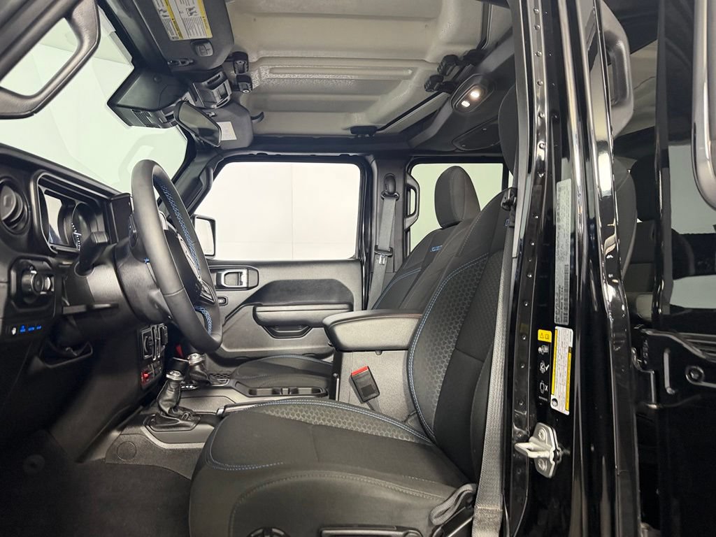 Used 2025 Jeep Wrangler Unlimited Rubicon 4xe w/ Safety Group AWD/4WD image 20
