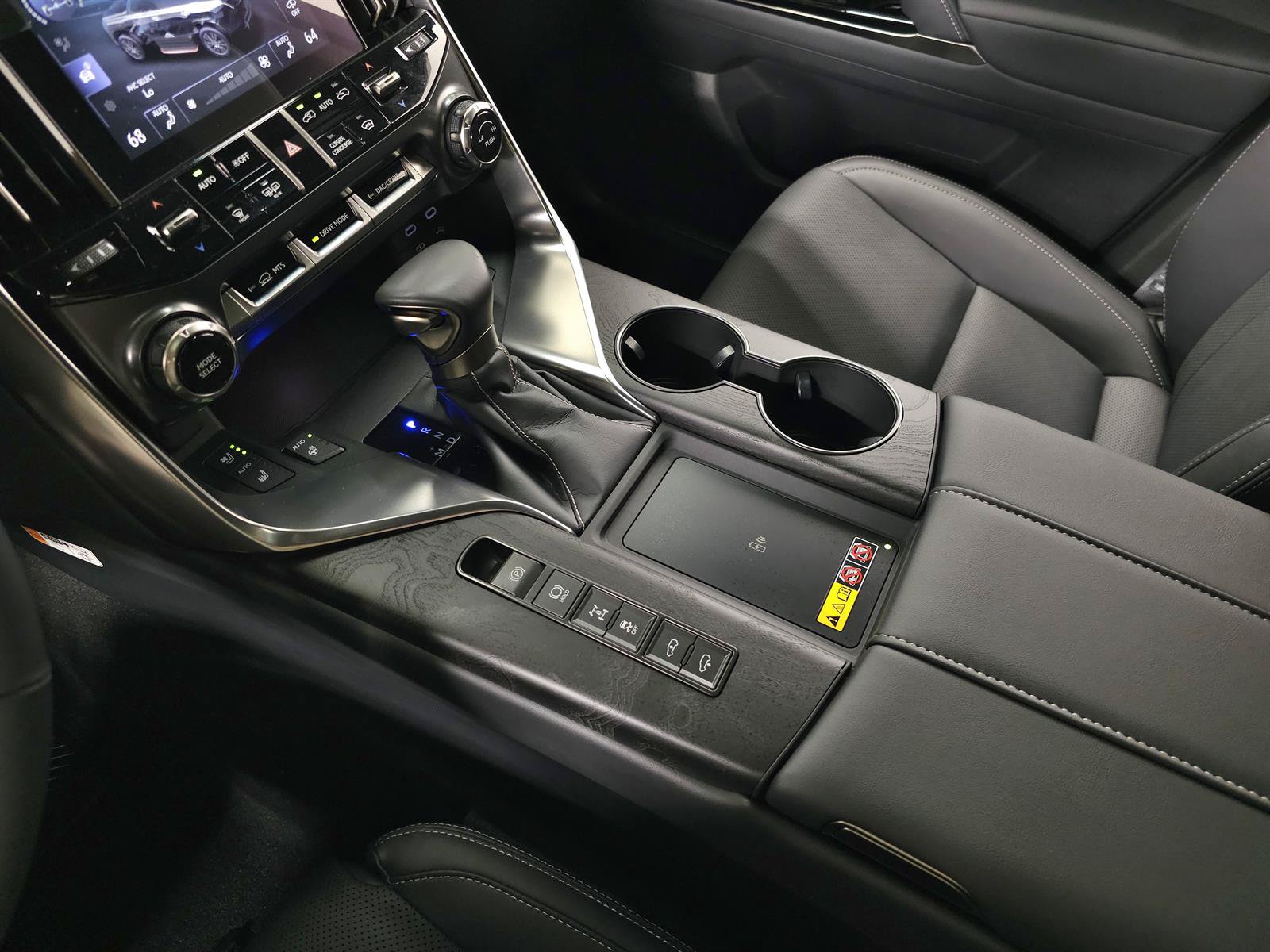 Certified 2025 Lexus LX 600 4WD w/ Interior Upgrade Package image 32