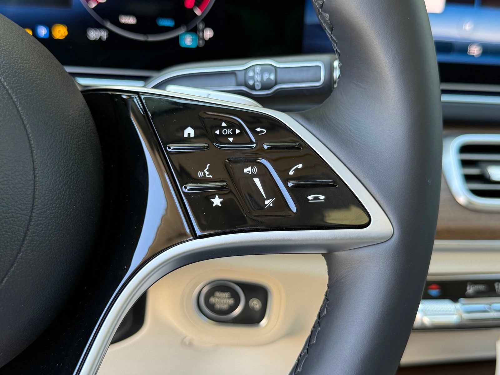 New 2026 Mercedes-Benz GLS 450 4MATIC image 24