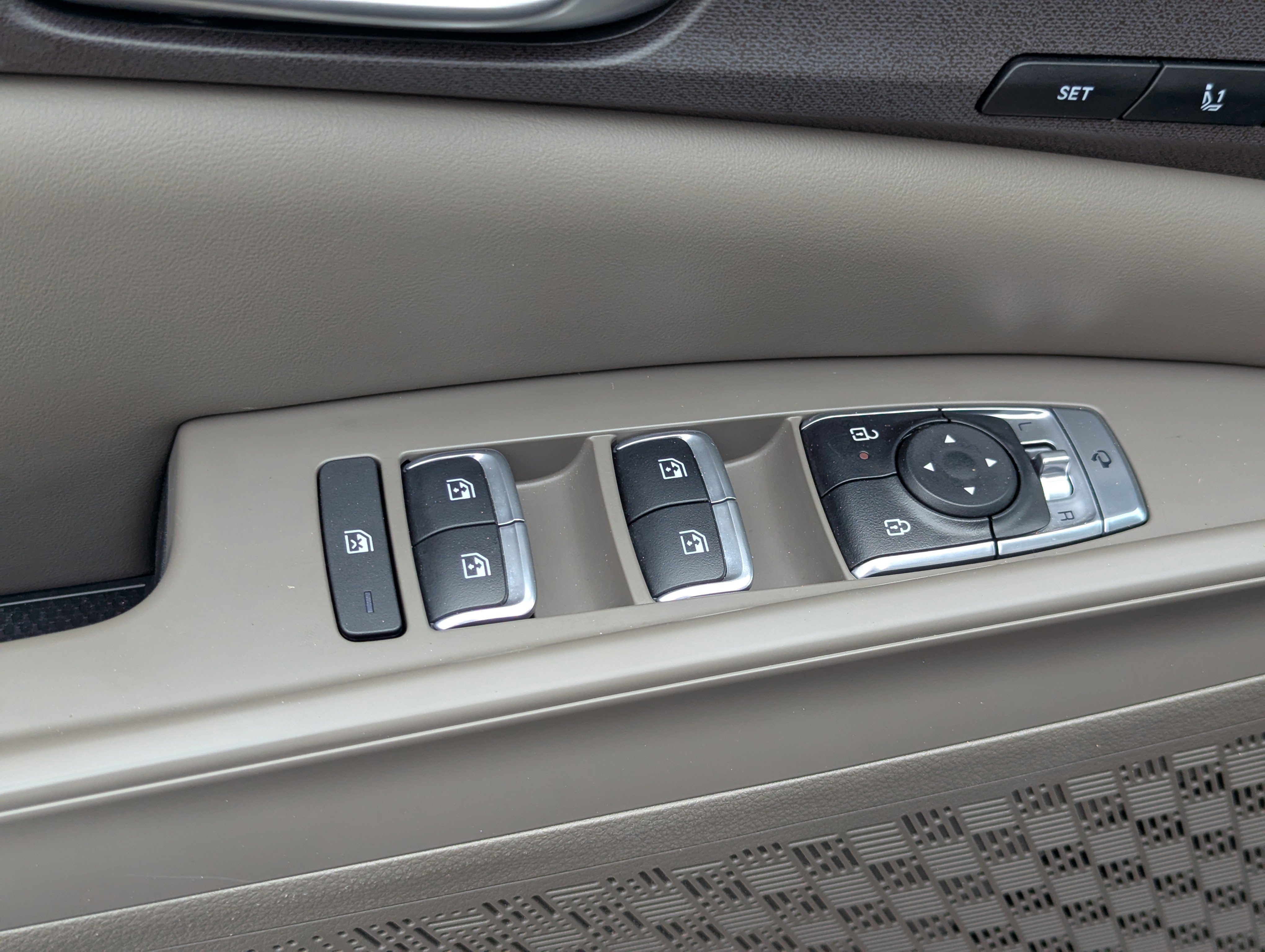 Certified 2025 Kia Carnival EX image 22