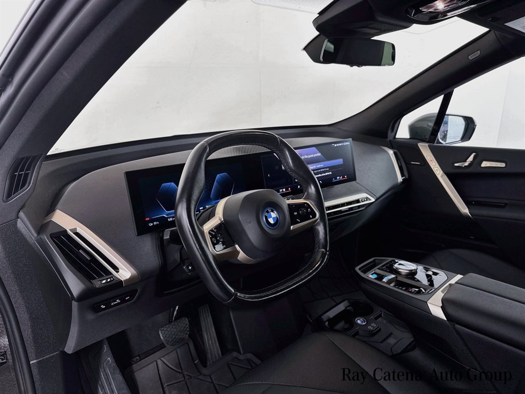 Used 2024 BMW iX xDrive50 w/ Premium Package AWD/4WD image 9