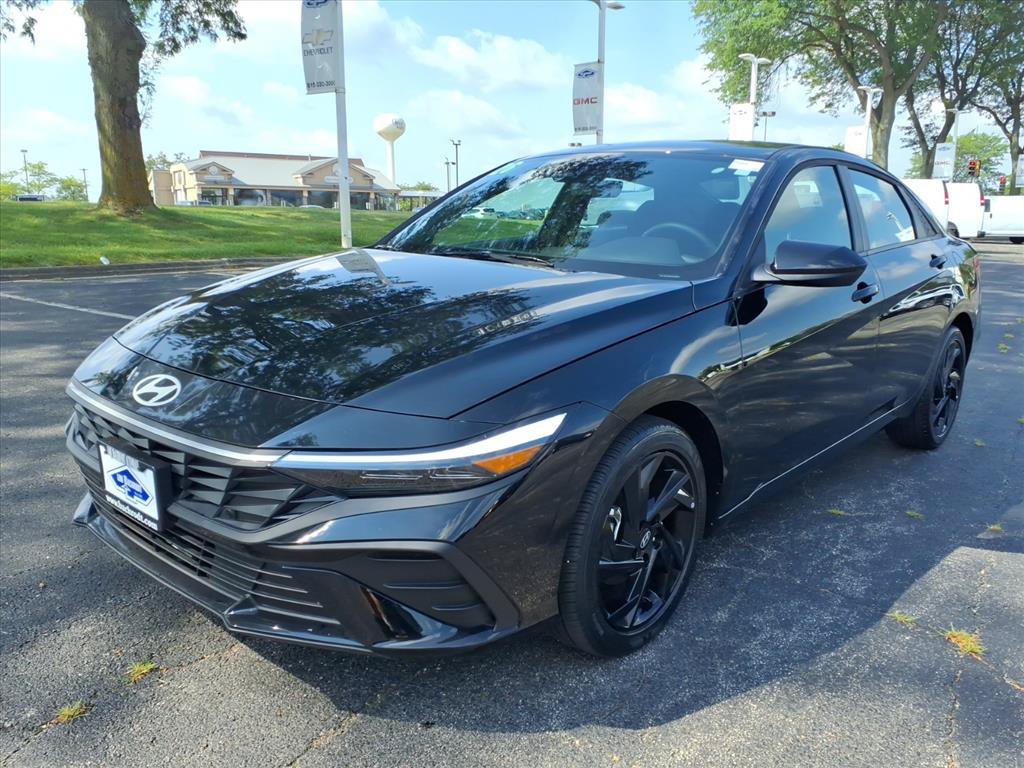 Used 2026 Hyundai Elantra Sport FWD image 3