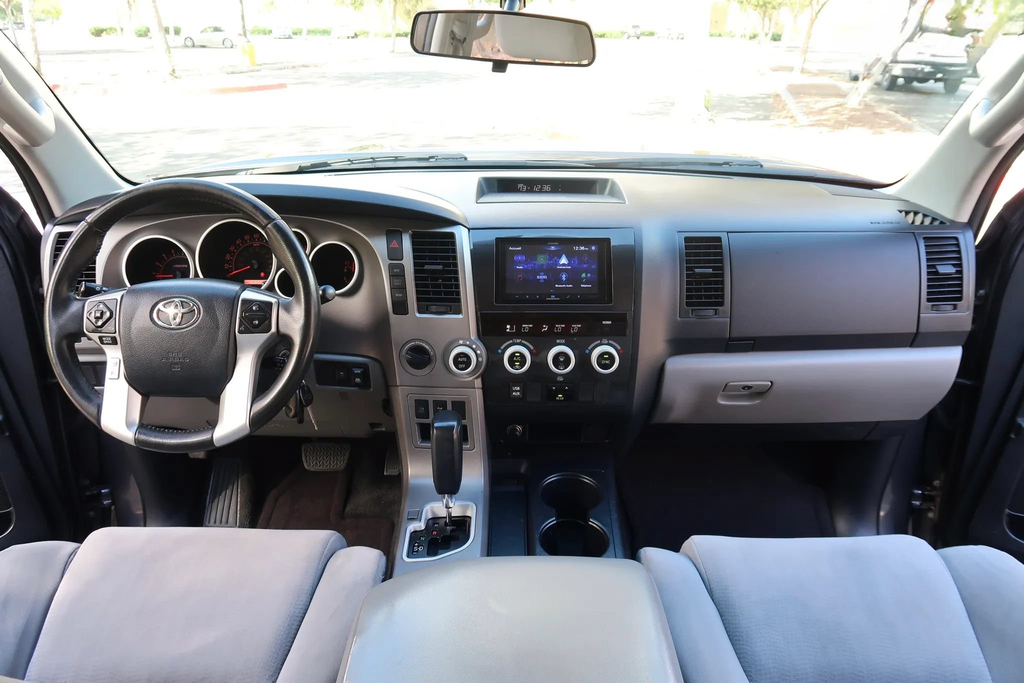 Used 2014 Toyota Sequoia SR5 AWD/4WD image 23