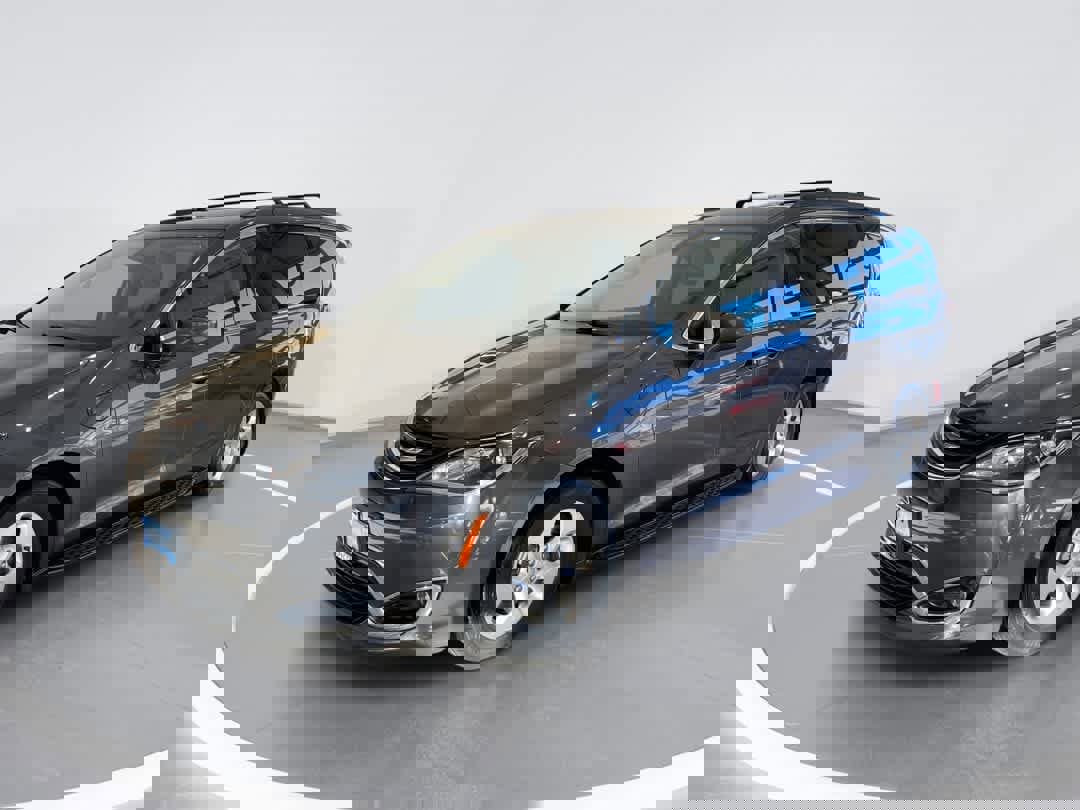 Used 2017 Chrysler Pacifica Premium image 1