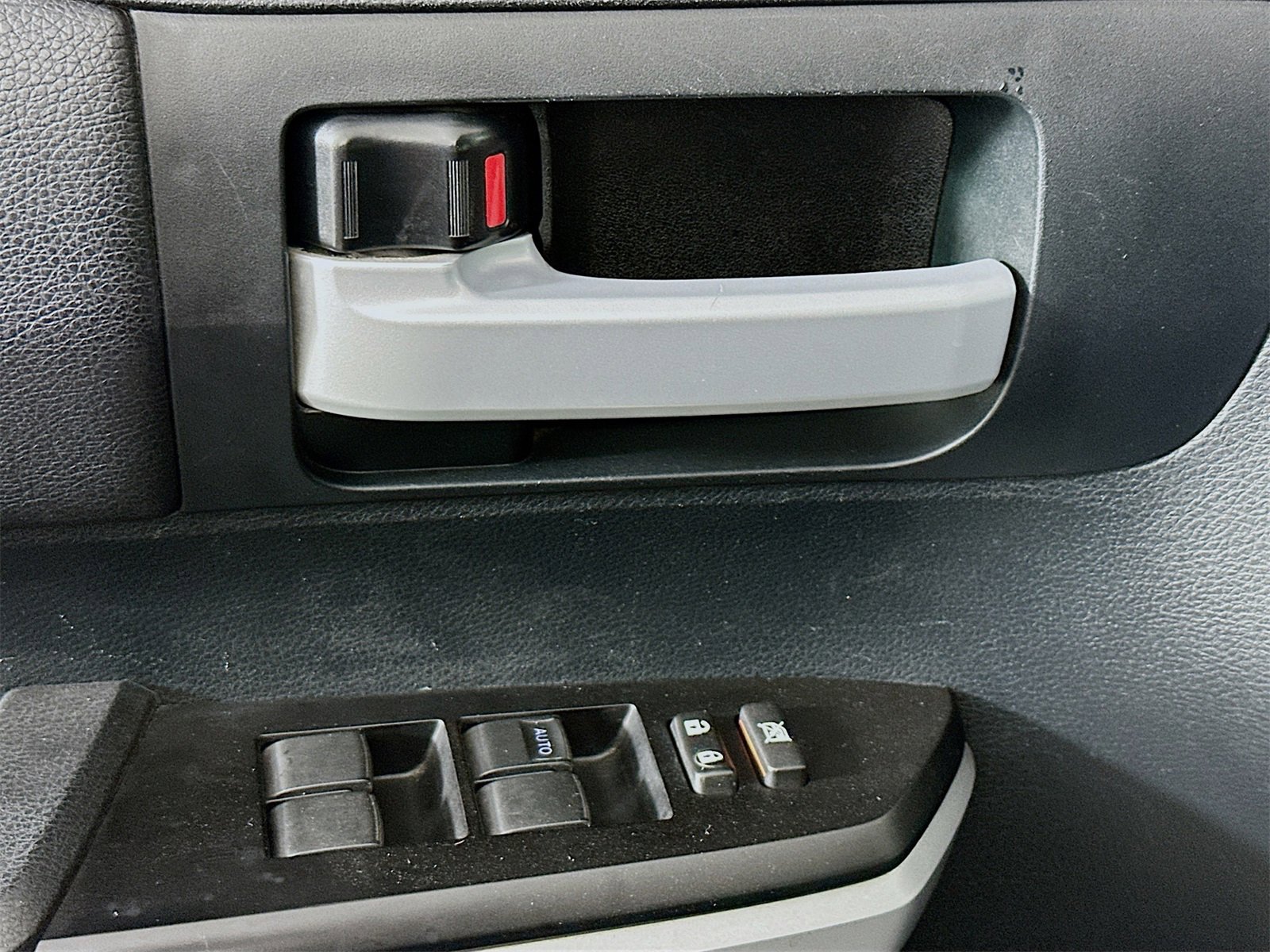 Used 2016 Toyota Tundra SR5 w/ SR5 Upgrade Package image 17