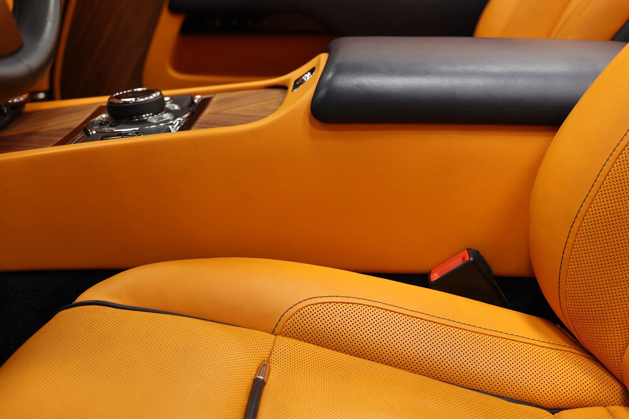 Used 2016 Rolls-Royce Dawn image 19