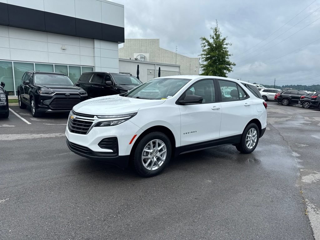 Used 2022 Chevrolet Equinox LS AWD/4WD image 3