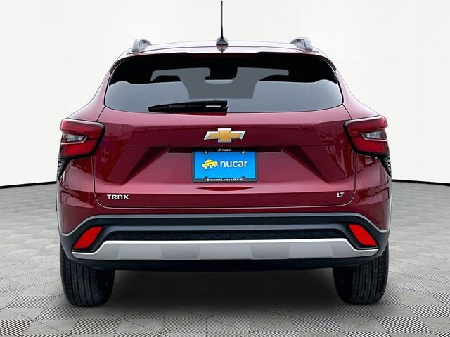 Used 2025 Chevrolet Trax LT w/ LT Convenience Package image 5