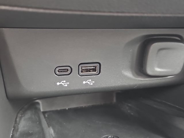 Used 2024 Buick Envista Sport Touring w/ Convenience I Package FWD image 23