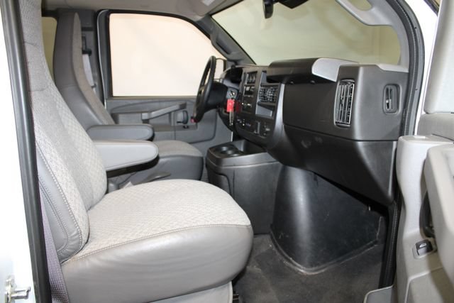 Used 2025 Chevrolet Express 3500 LT w/ LT Preferred Equipment Group RWD image 12