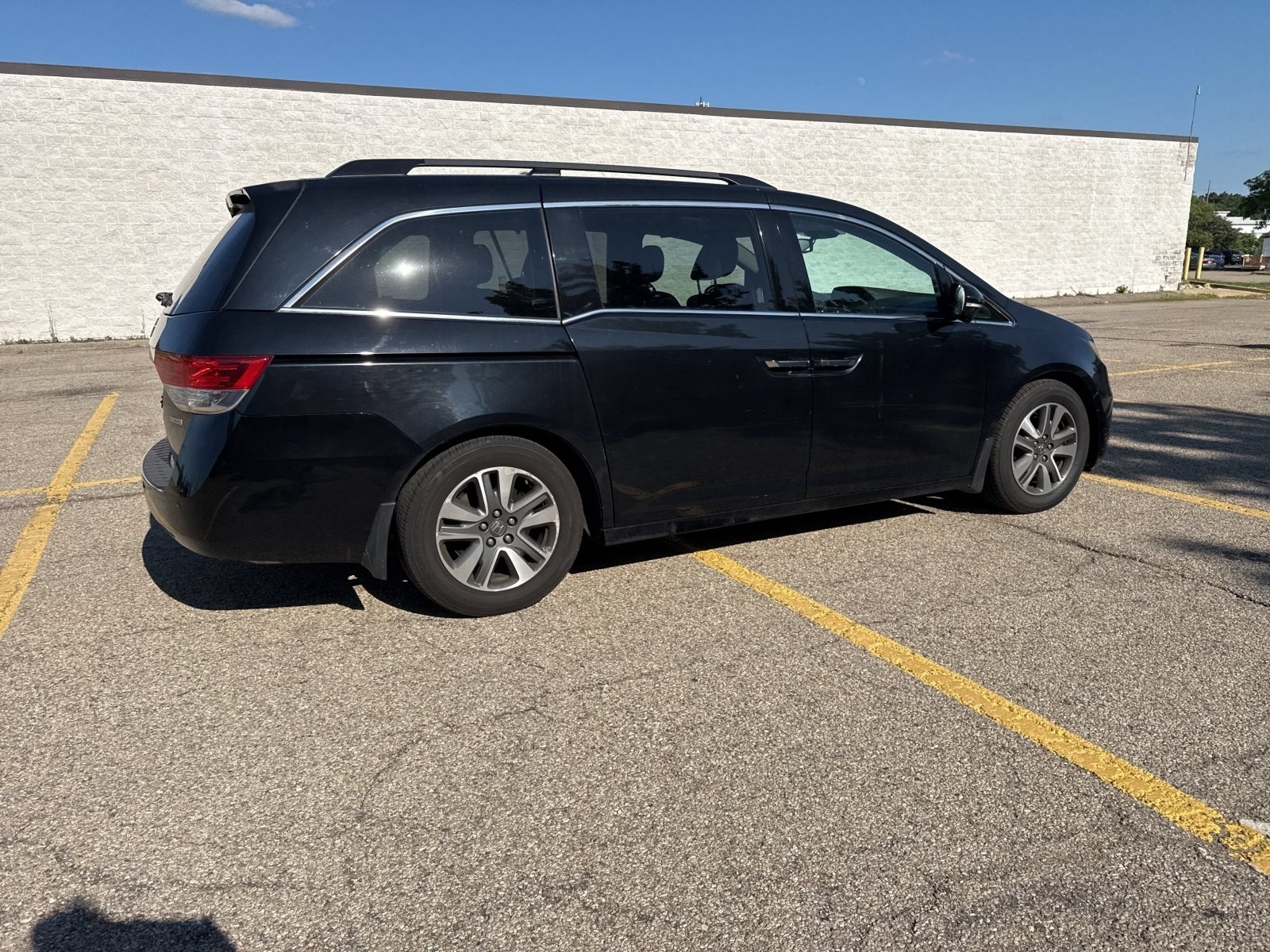 Used 2015 Honda Odyssey Touring Elite image 12