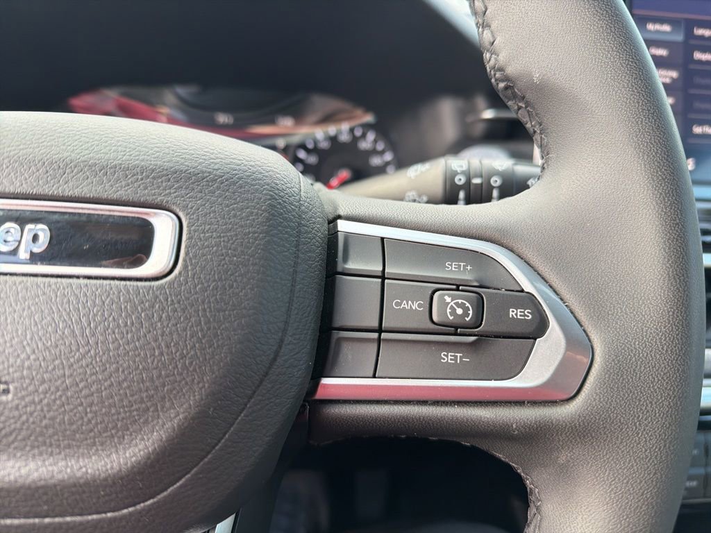Used 2025 Jeep Compass Latitude AWD/4WD image 23