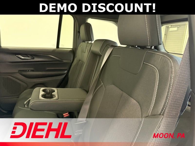 New 2025 Jeep Grand Cherokee Laredo X w/ Luxury Tech Group I AWD/4WD image 17