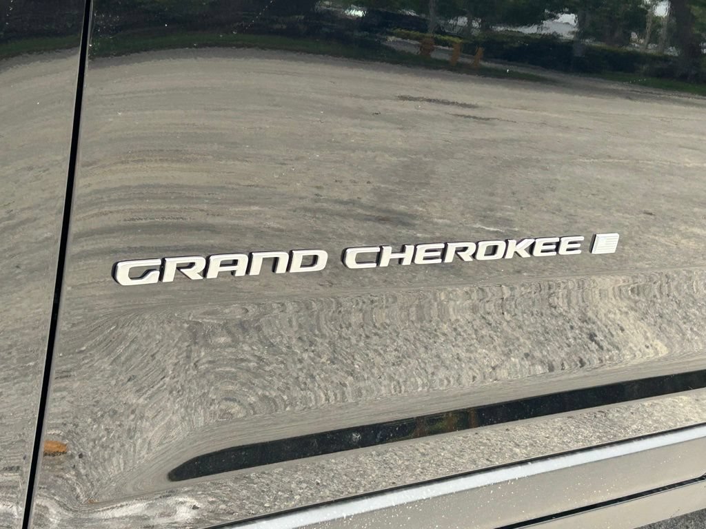 New 2024 Jeep Grand Cherokee L Laredo RWD image 16
