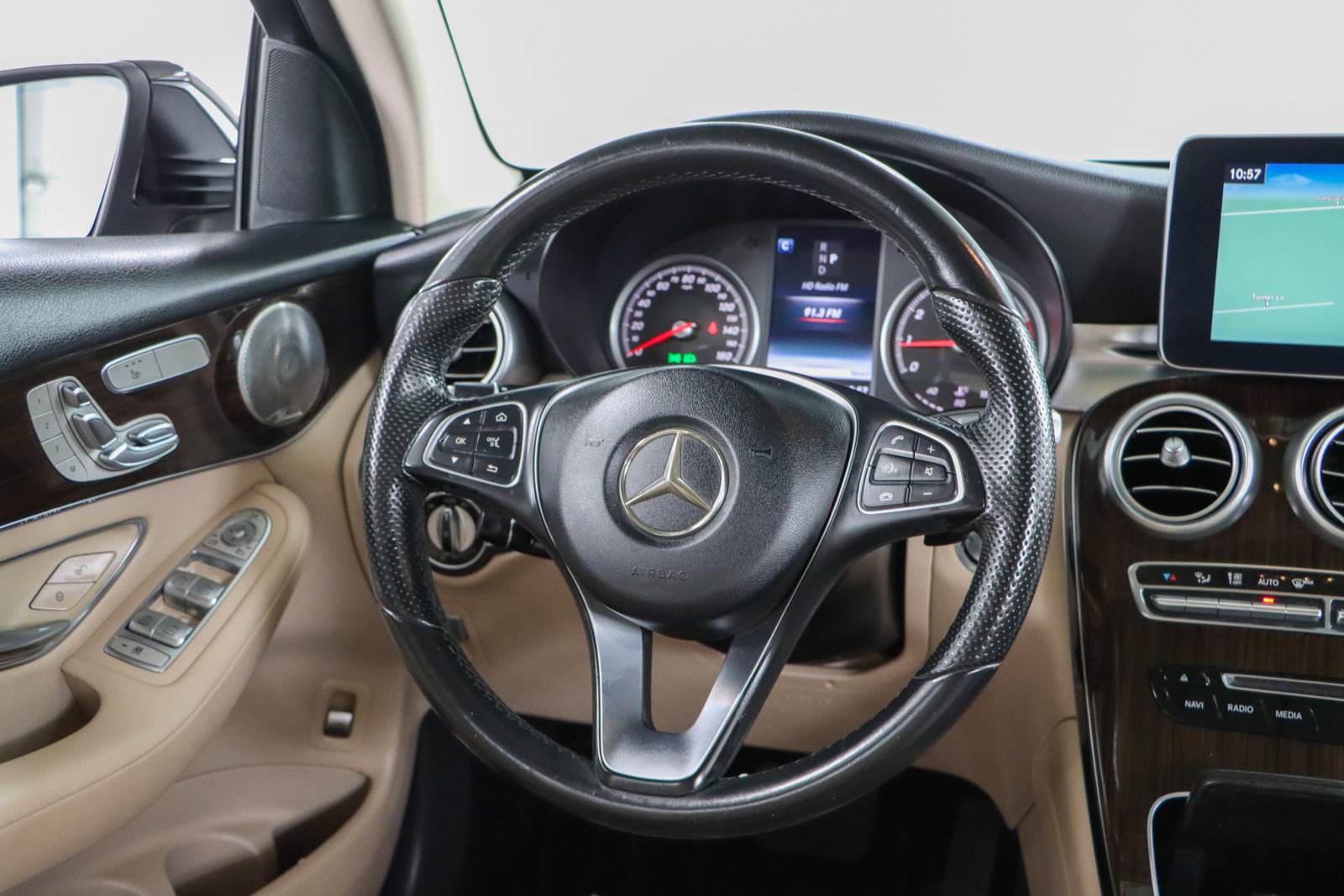Used 2016 Mercedes-Benz GLC 300 4MATIC image 9