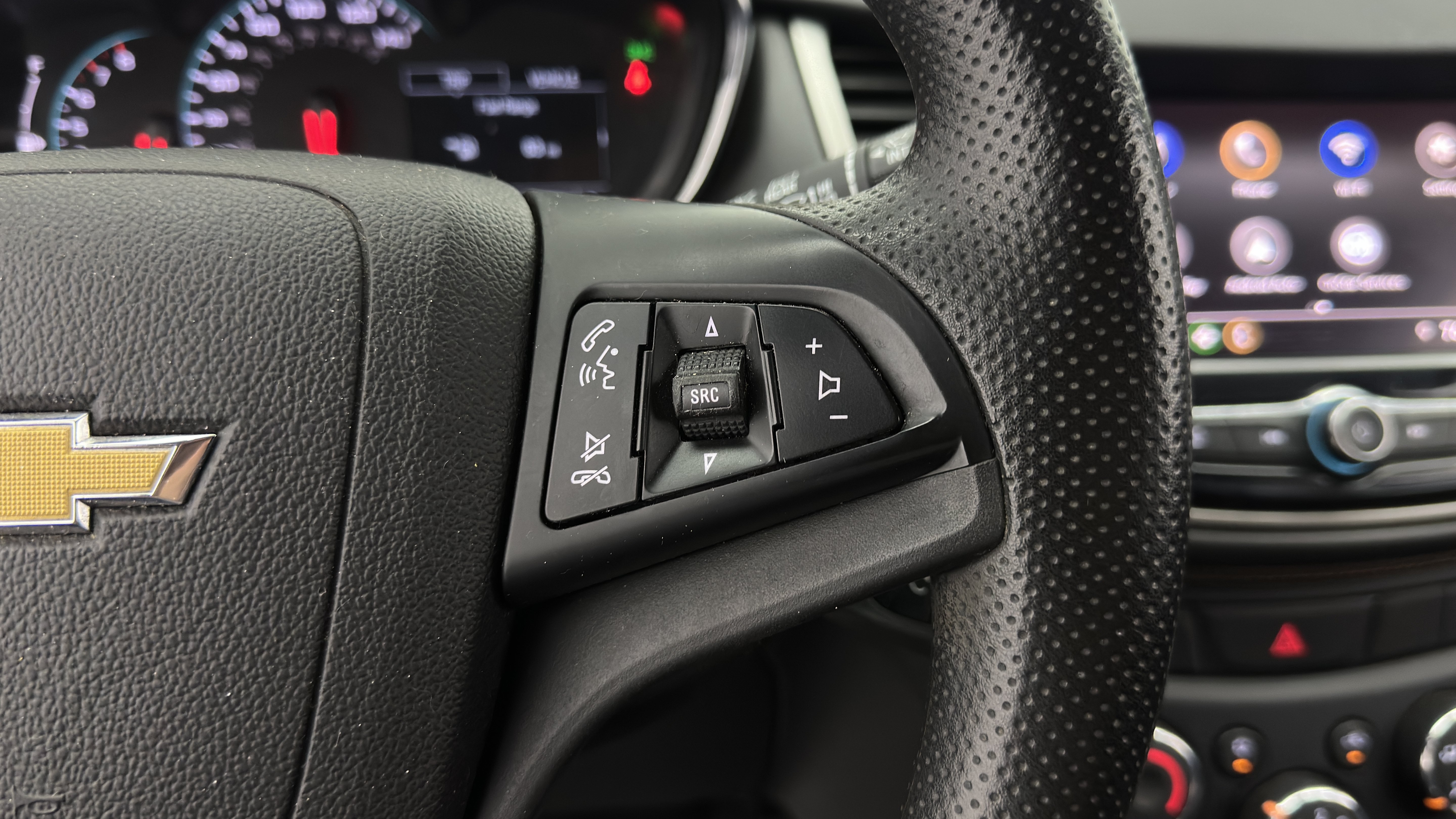Used 2020 Chevrolet Trax LT FWD image 24