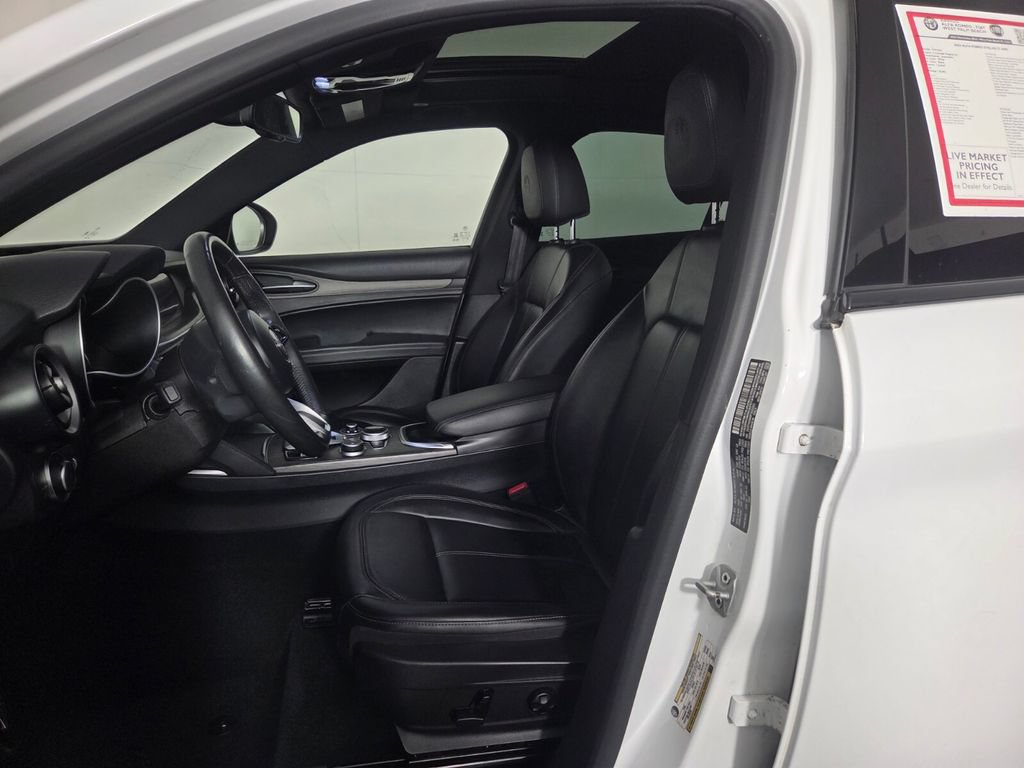 Used 2023 Alfa Romeo Stelvio Ti AWD/4WD image 10