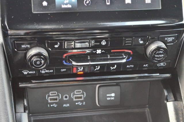 Used 2023 Jeep Grand Cherokee L Laredo image 30