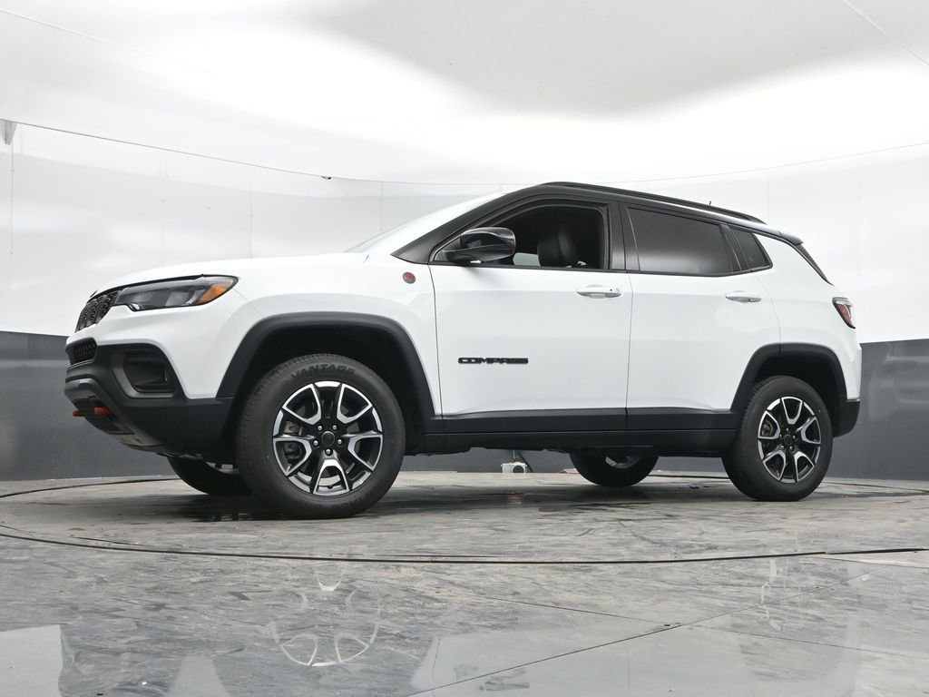 Used 2025 Jeep Compass Trailhawk image 49