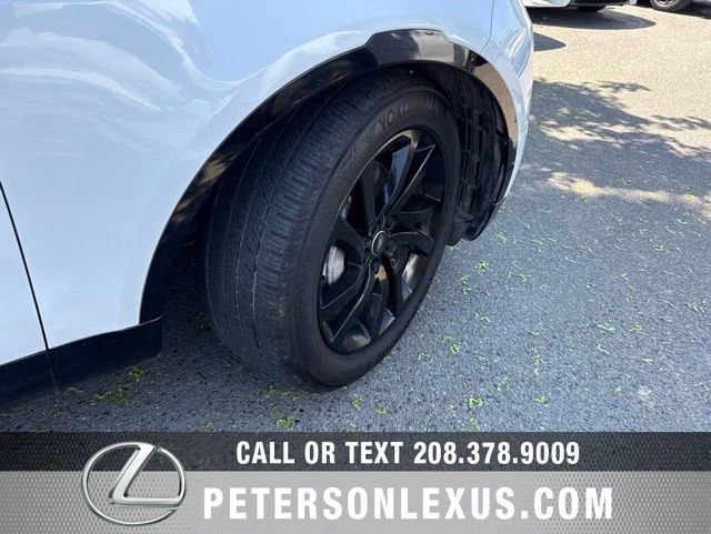 Used 2020 Land Rover Discovery Landmark AWD/4WD image 12